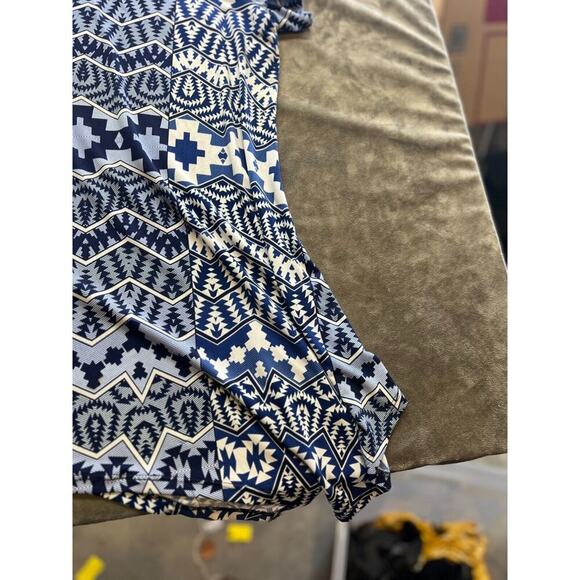 Cato Pull-over Tunic Blouse Plus 22/24W Blue &‎ White Beaded V-neck short sleeve - Picture 2 of 6